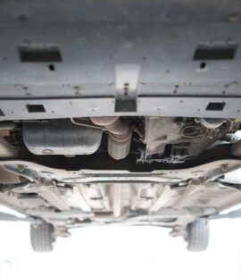 Auton huollot, kuten nelipyöräsuuntauksen ja alustan korjaustyöt onnistuu Hotmotor Servicella
